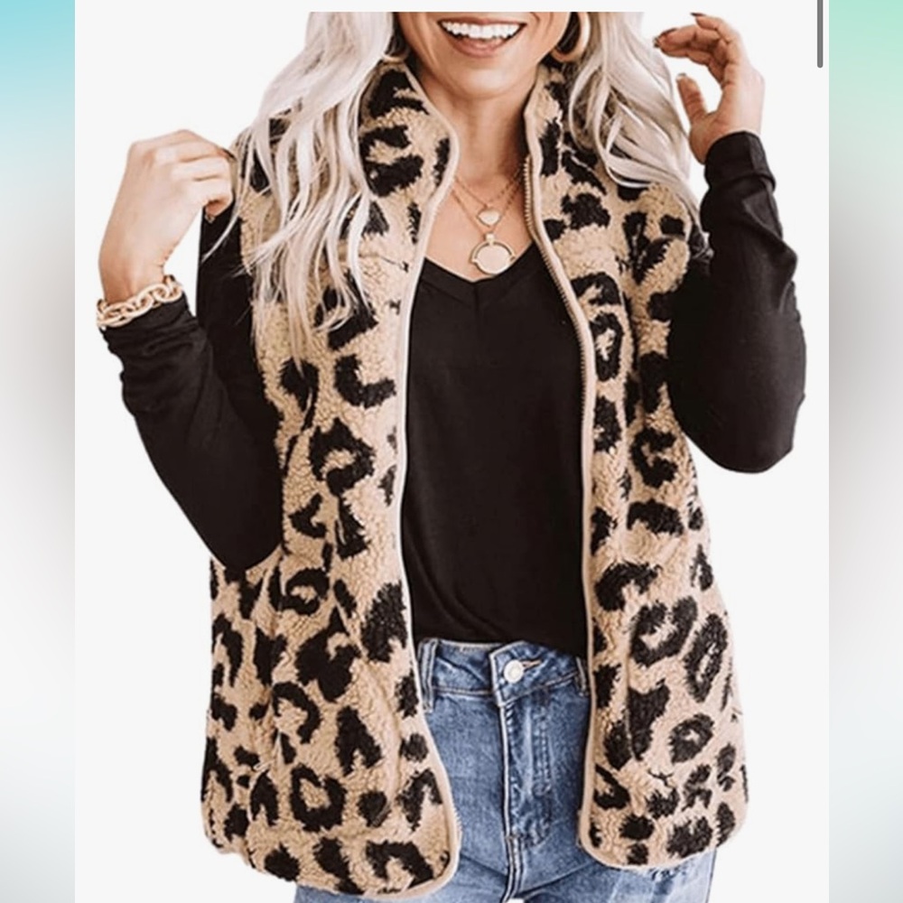 NEVER WORN leopard print vest zip up, sherpa, Size small (4-6)